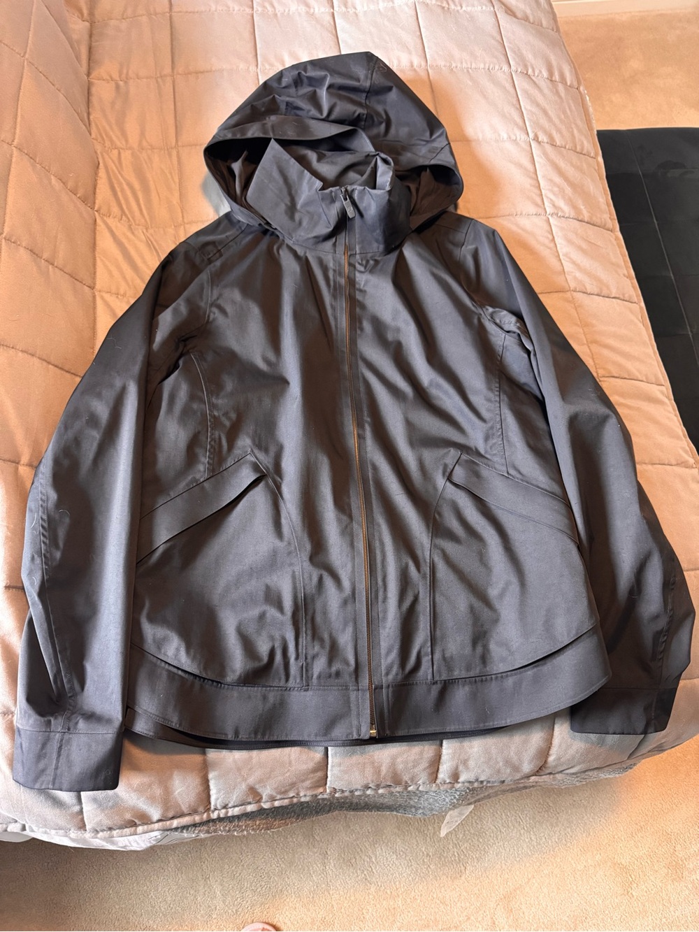 lululemon athletica Women's Hooded Rain Shell - Dark Gray